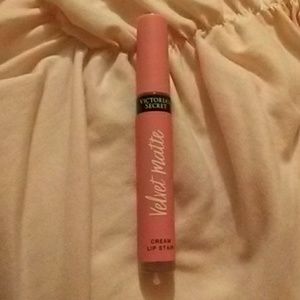 Victoria's Secret Velvet Matte Cream Lip Stain